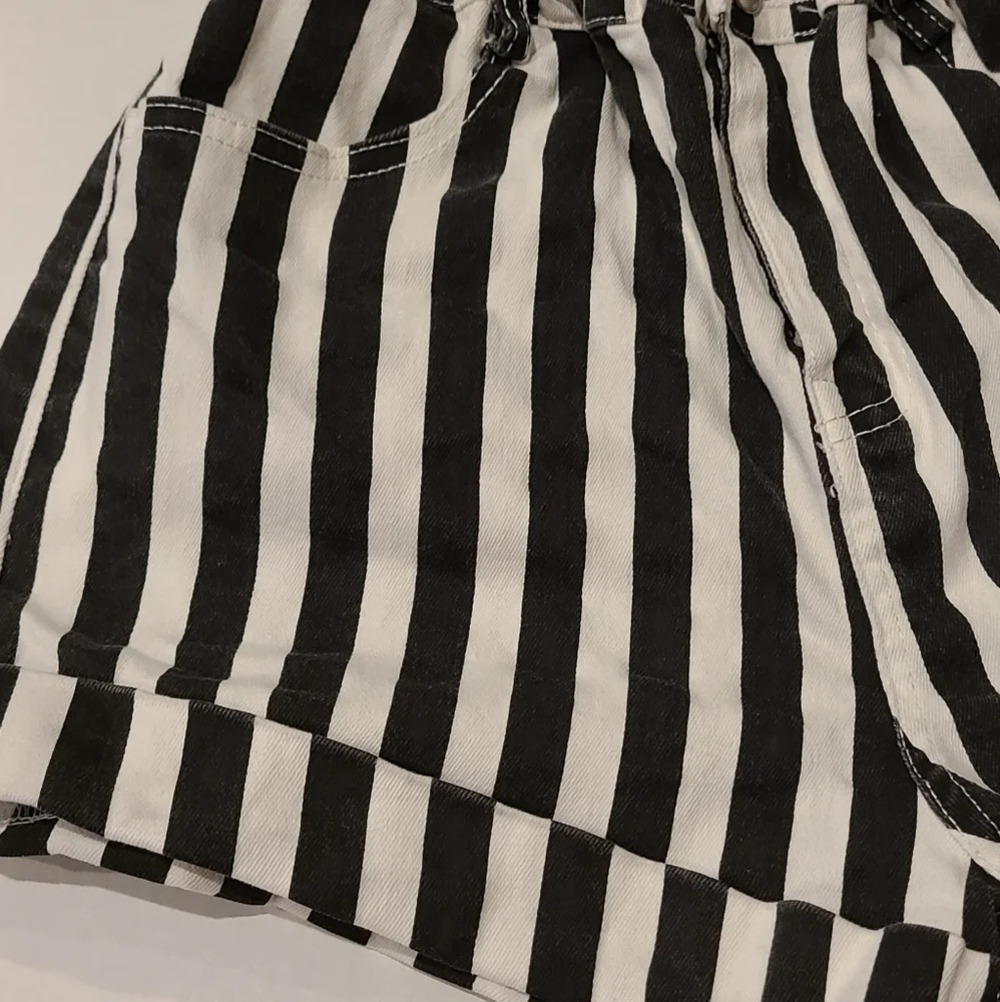 Etophe studios Junior Shorts Women's Size S W/B - Picture 2 of 9